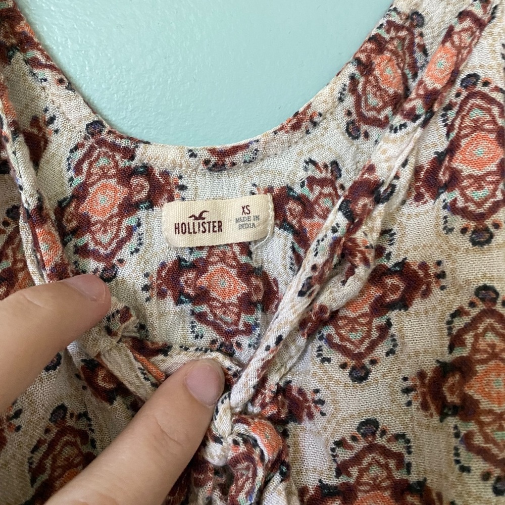 Cold shoulder top - Picture 3 of 3